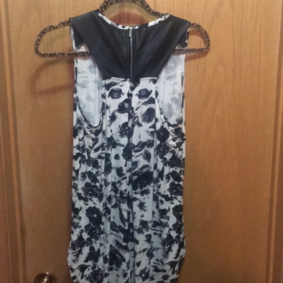 DYNAMITE PRINTED BLOUSE - Picture 3 of 4